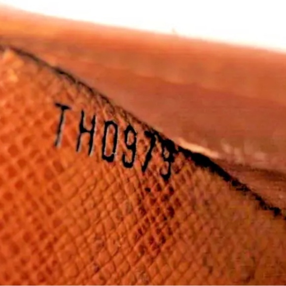 Authentic LOUIS VUITTON Monogram Portefeiulle Elise Leather Wallet - Picture 2 of 6